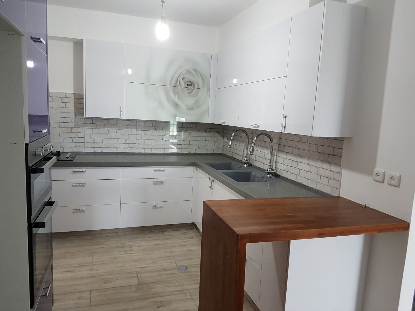 צילום מעבודה של יוסי קרטיס