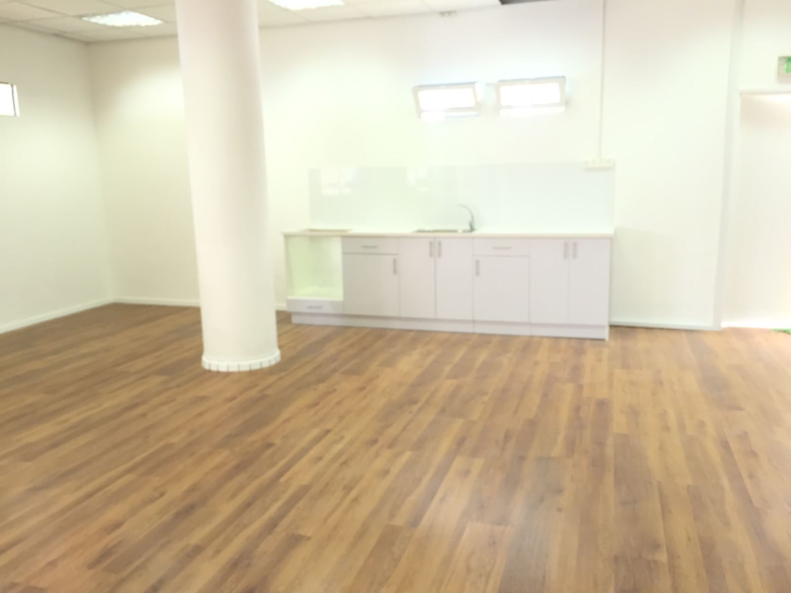 עבודות פרקטים למשרדים ולבתים פרטיים