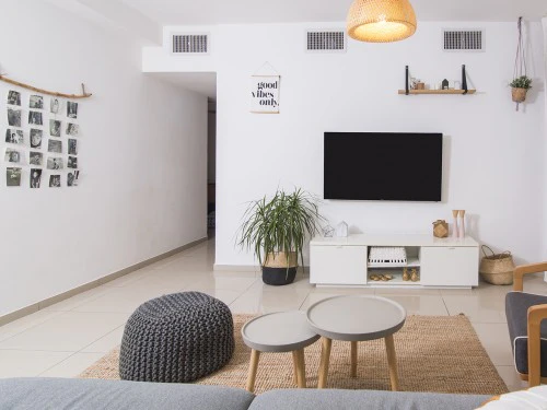 בגדי הדירה החדשים - הום-סטיילינג לדירה שכורה