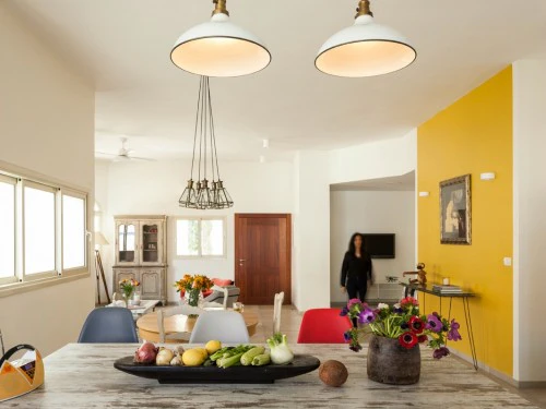 באור ישן וחדש: שיפוץ ברוח הפנג שואי לבית במושב