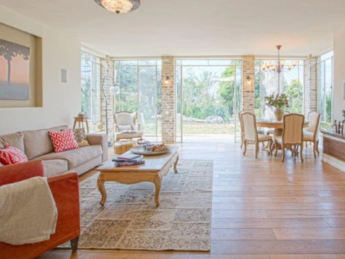 מחורבה לארמון: בית נטוש שהפך לווילה מושלמת