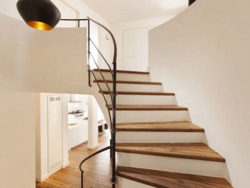 מדרגות לבית - איך בוחרים? על החומרים, הצורות והעיצובים