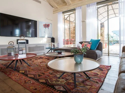 תוכן חדש לפנינה אדריכלית: עיצוב הרמוני לבית במושב בשרון