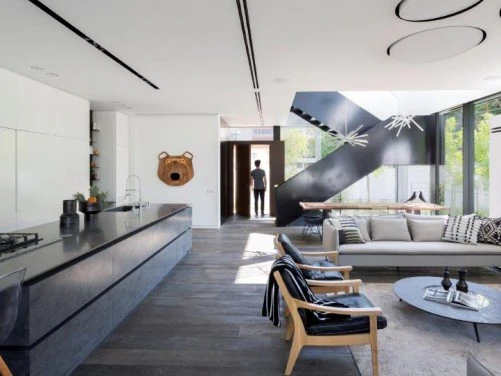 מינימליזם נקי: תכנון מדויק ואלגנטי של בית פרטי ברמת השרון