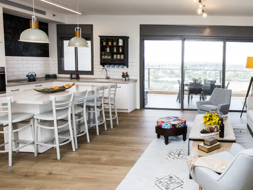 שמש חורפית בחוף הים - עיצוב דירה בהוד השרון בקשת צבעים שקטים