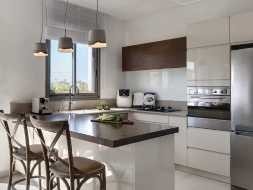 כמו וילה בדירת קבלן: עיצוב דירה בוטיקית קטנה בחדרה