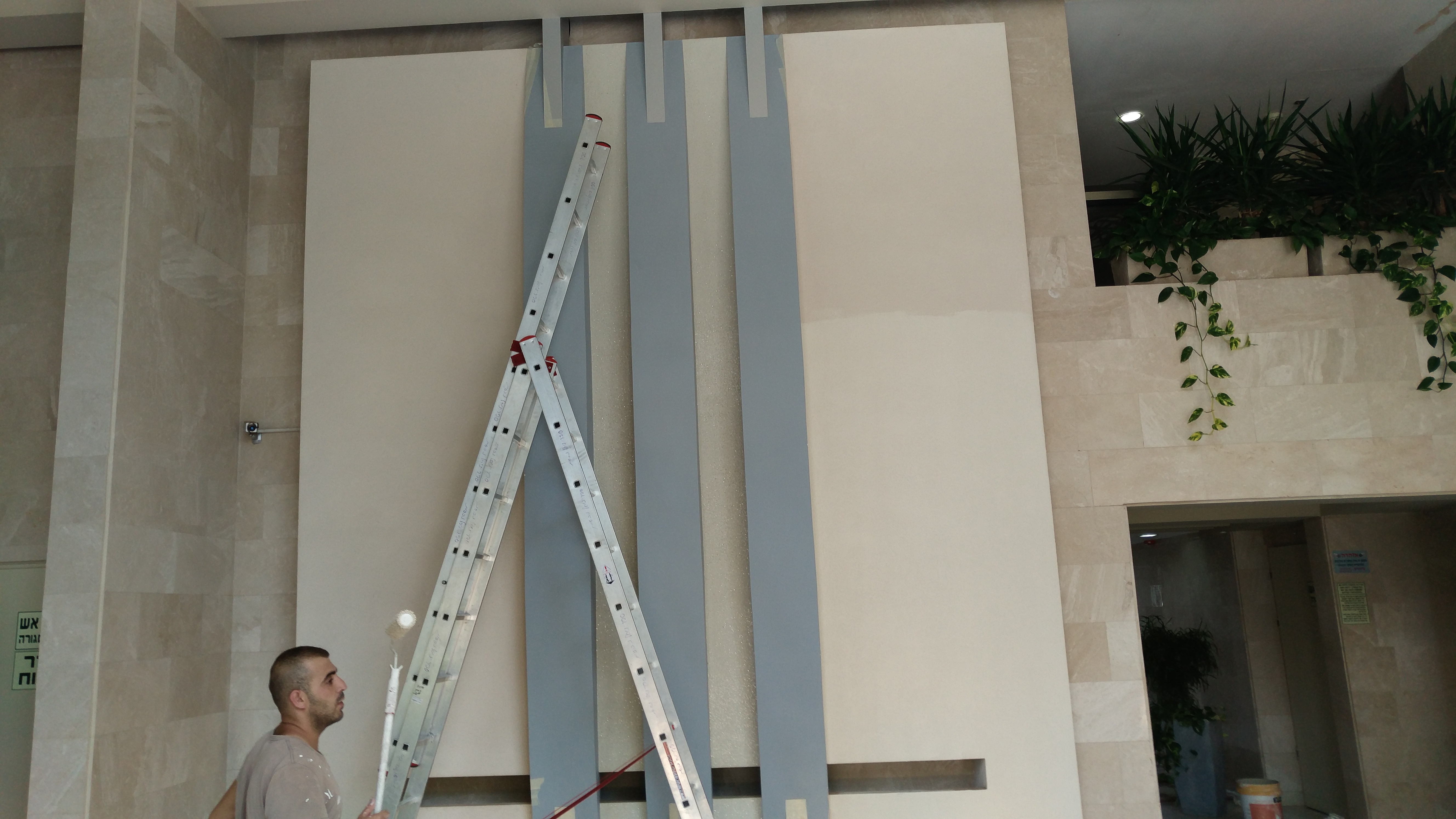 עבודת צבע בבניין