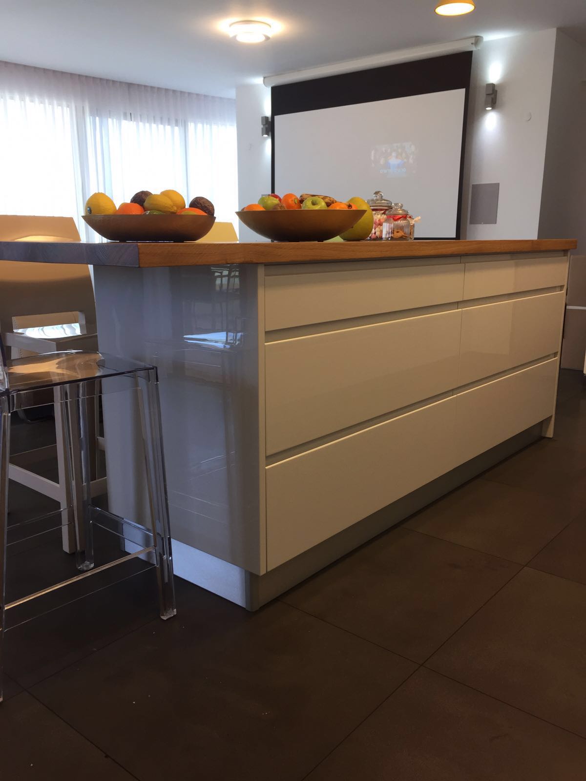 מיטבחים ופינות אוכל