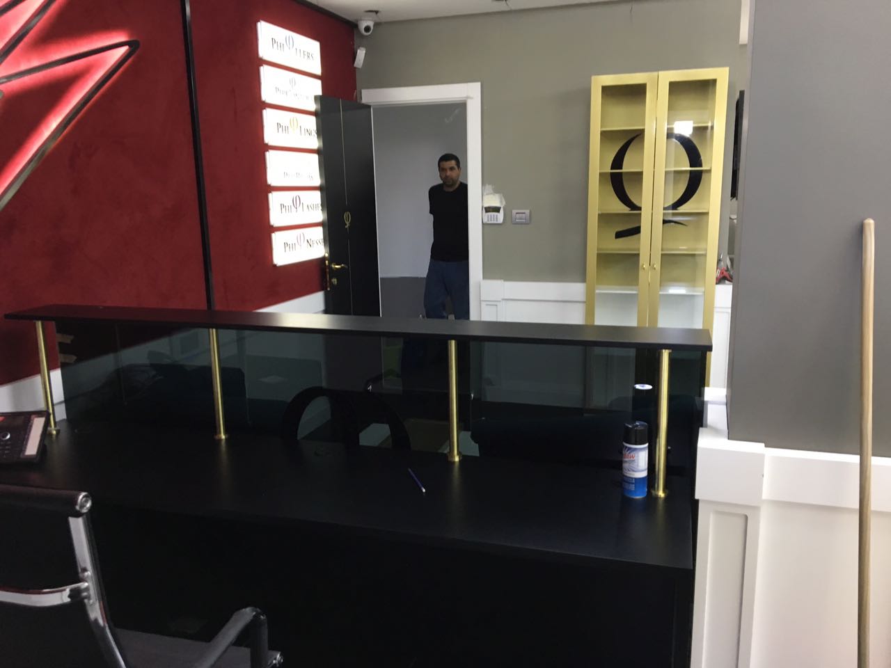 שיפוץ כללי לבית ספר לאיפור קבוע