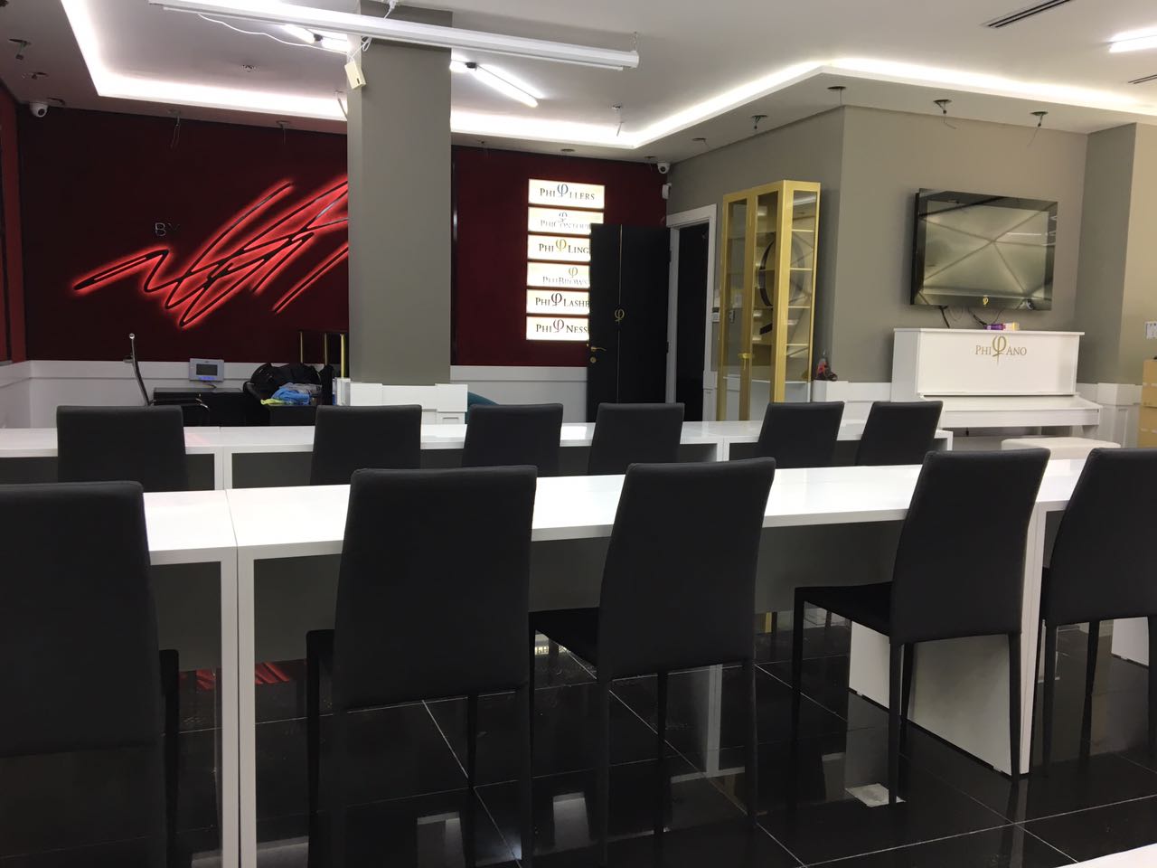 שיפוץ כללי לבית ספר לאיפור קבוע