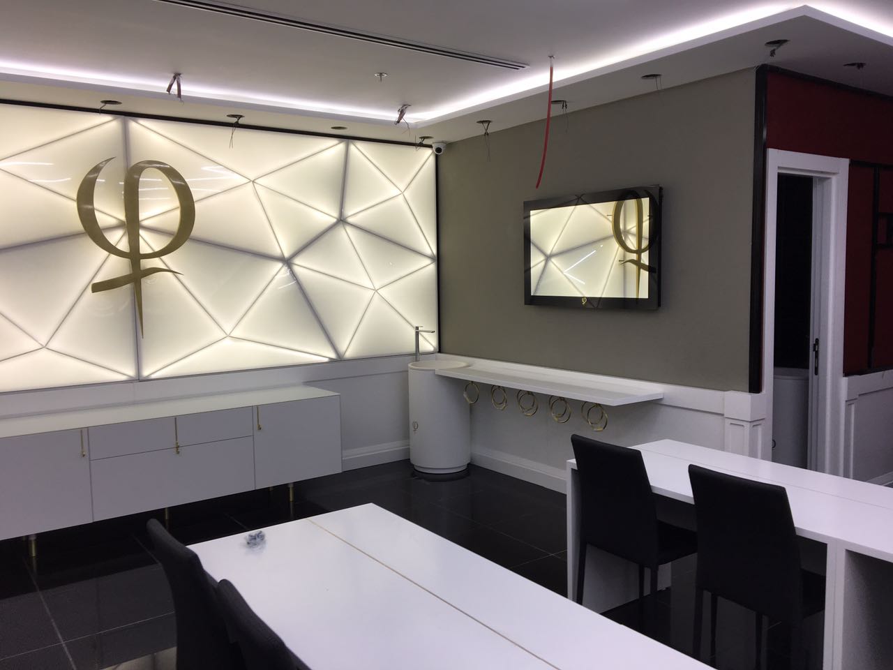 שיפוץ כללי לבית ספר לאיפור קבוע