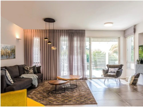 מודרני וחם: הום סטיילינג לבית פרטי בשרון 