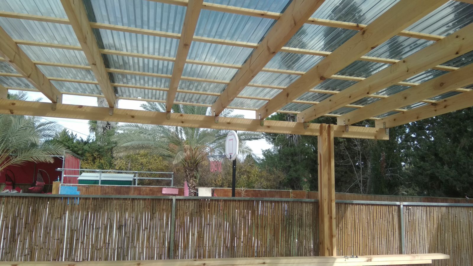 פרגולות ודקים