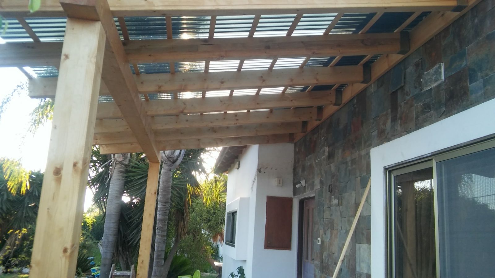 פרגולות ודקים