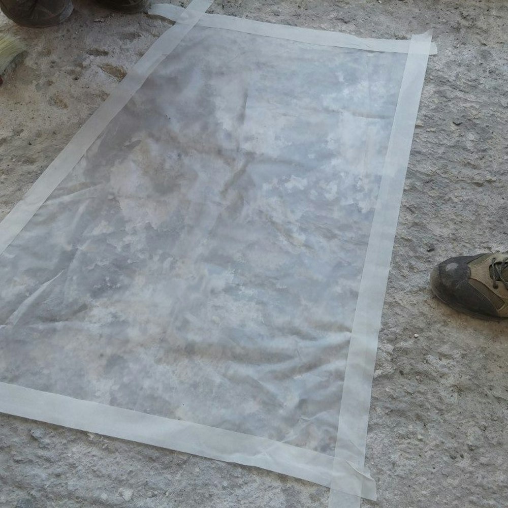 משטח עם דבק