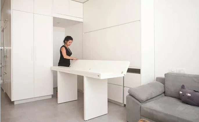 שולחן אוכל מתקפל