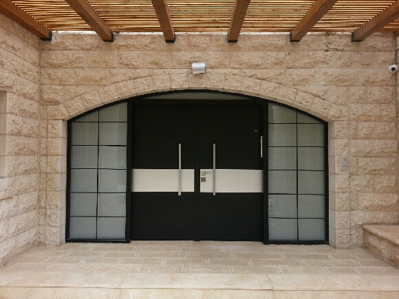 צילום מעבודה של דלתות ירושלים