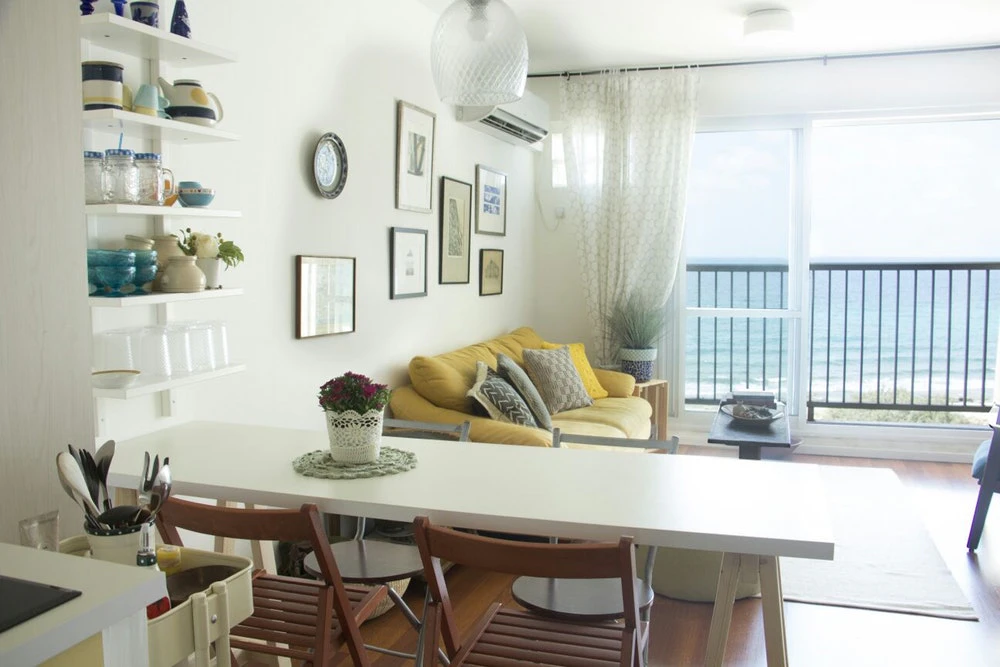 דירה קטנה פונה לים