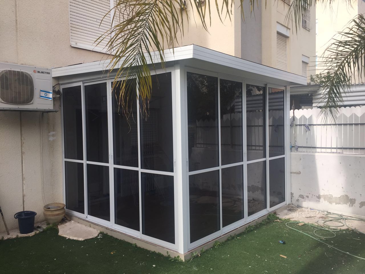 צילום מעבודה של אלי בוקרה