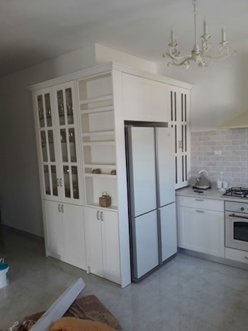 מטבח בגווני לבן בז'