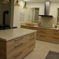 מטבחים בגווני חום אגוז