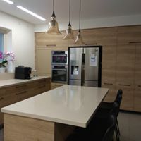 מטבחים בגווני חום אגוז