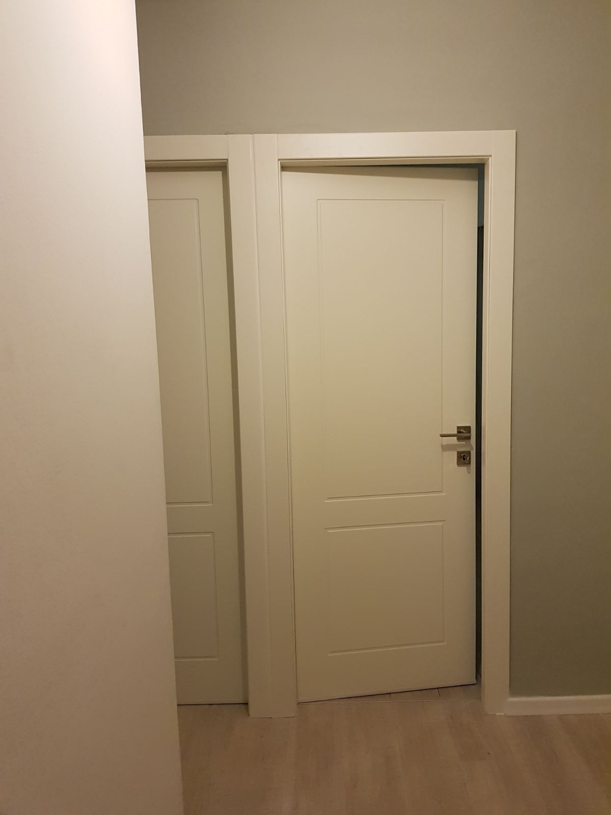 פרקטים, דקים, דשא סינטטי, דלתות, וילונות, טפטים