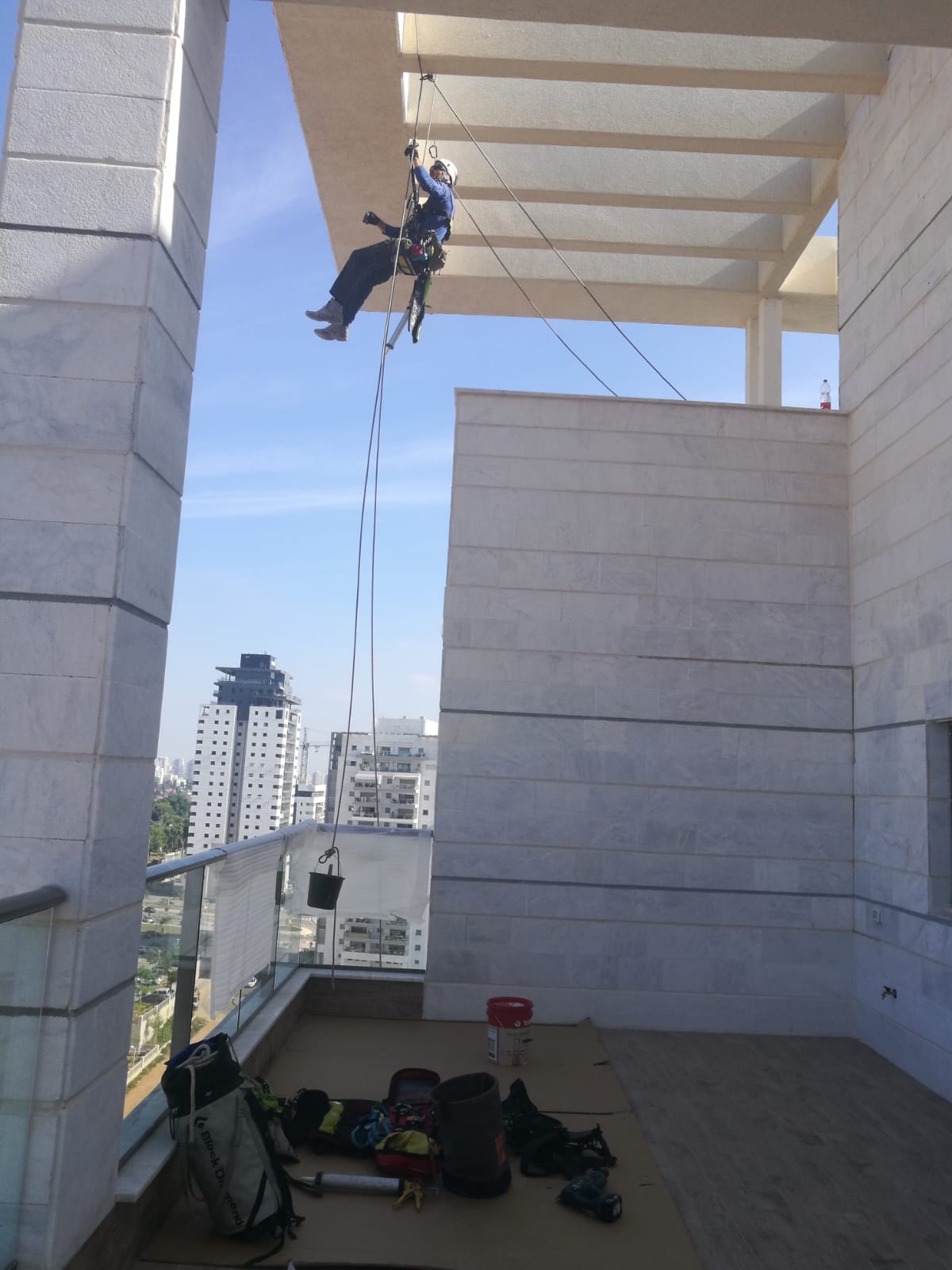עבודות בגובה ושיפוץ בניינים