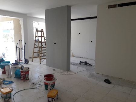 דירה קטנה במהלך השיפוץ