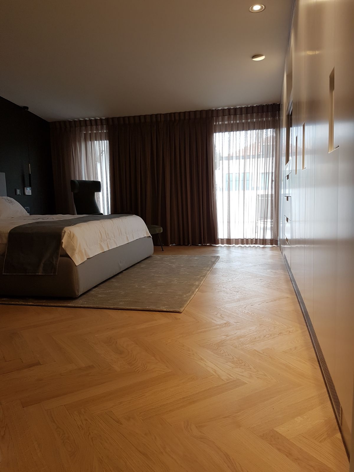 פרקטים, שטיחים, טפטים, וילונות