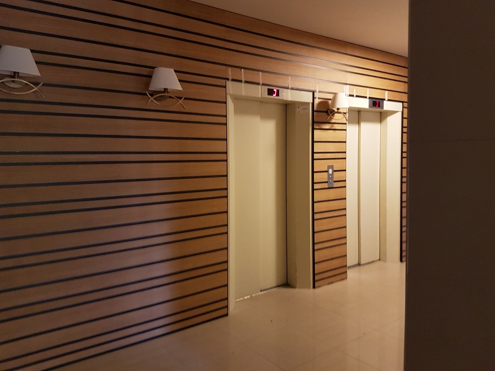 פרקטים, שטיחים, טפטים, וילונות