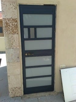 דלתות אלומיניום