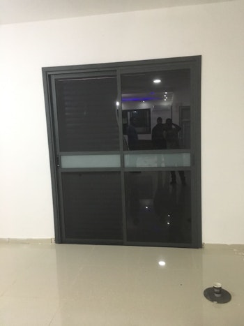 דלתות אלומיניום