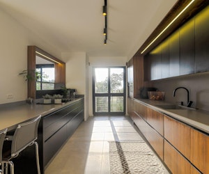 צילום מעבודה של לואי פאעור