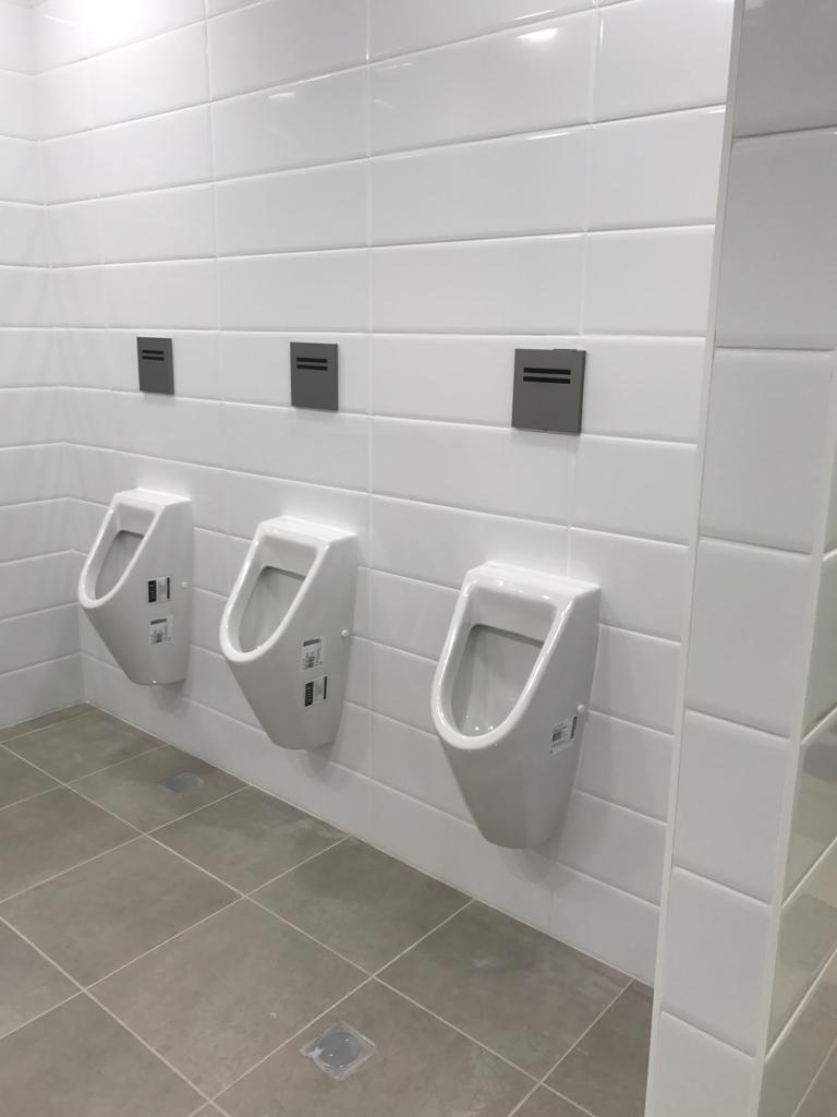 שיפוץ שירותים ציבורים