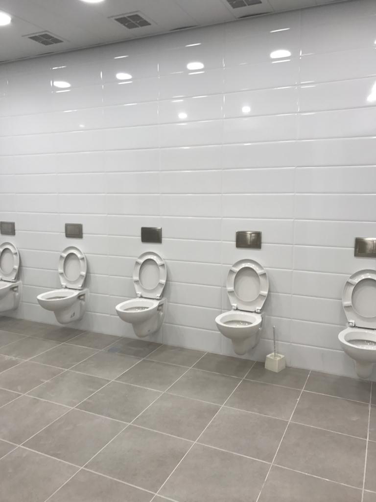 שיפוץ שירותים ציבורים