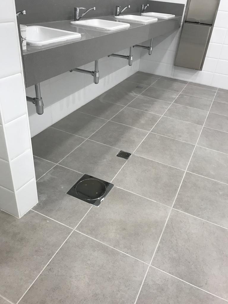 שיפוץ שירותים ציבורים