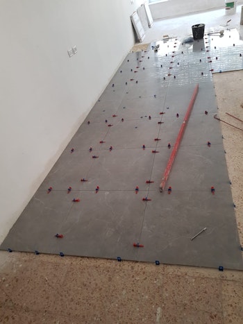 עבודות ריצוף פנימי וחיצוני