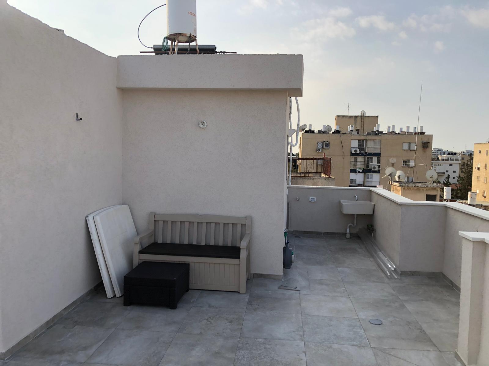 תוספת בניה שני חדרים על גג