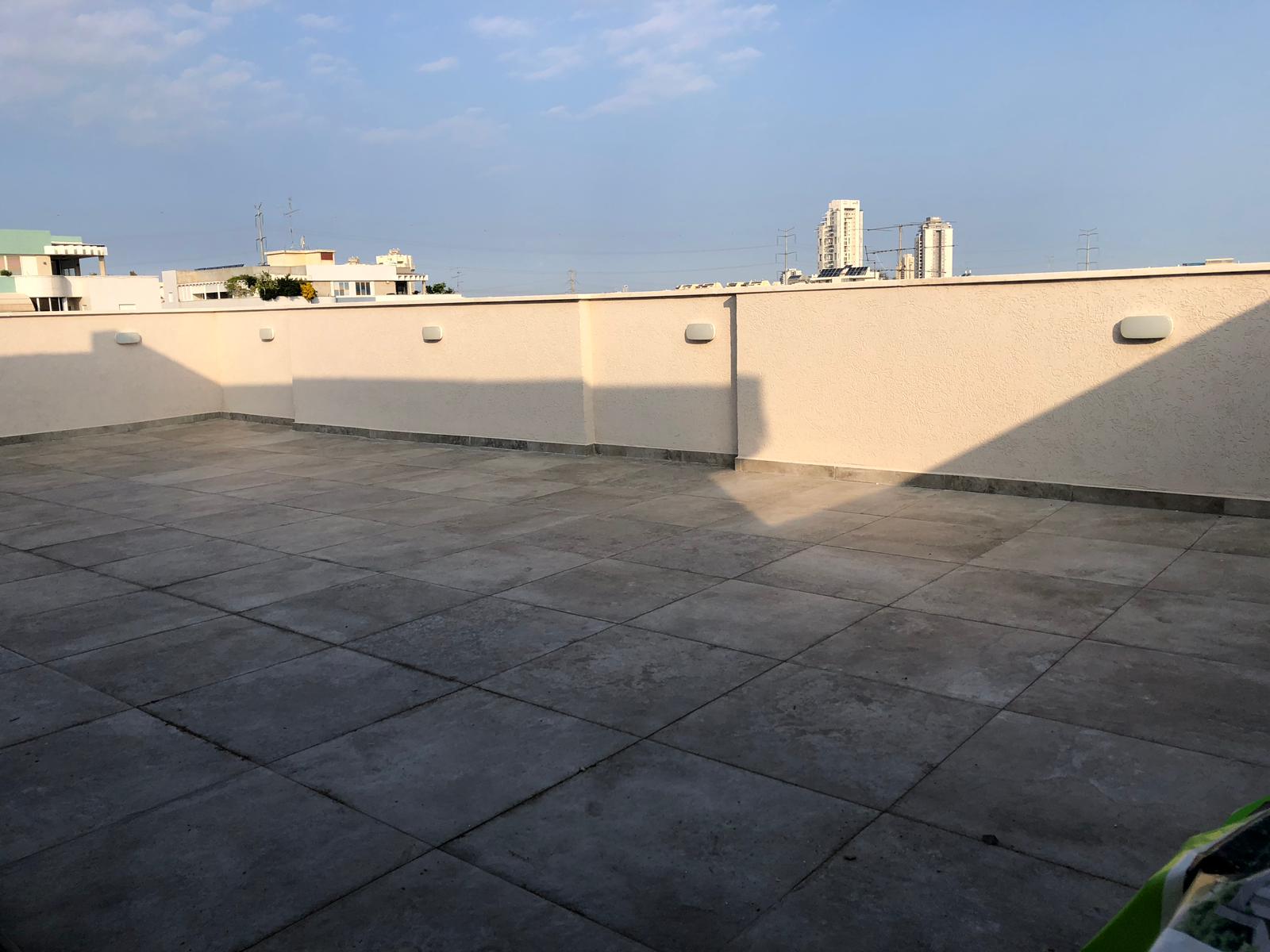 תוספת בניה שני חדרים על גג