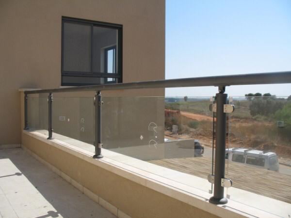 עבודות אלומינום בשילוב זכוכית