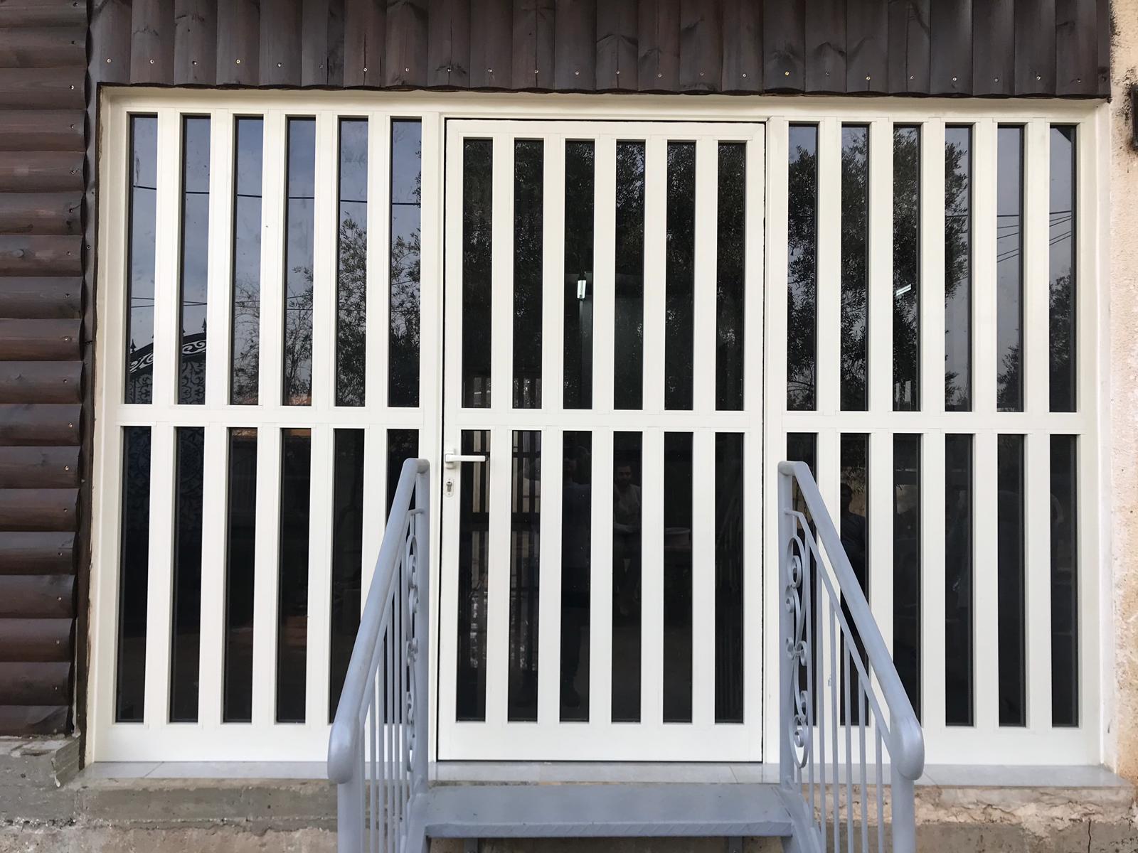 עבודות אלומינום בשילוב זכוכית