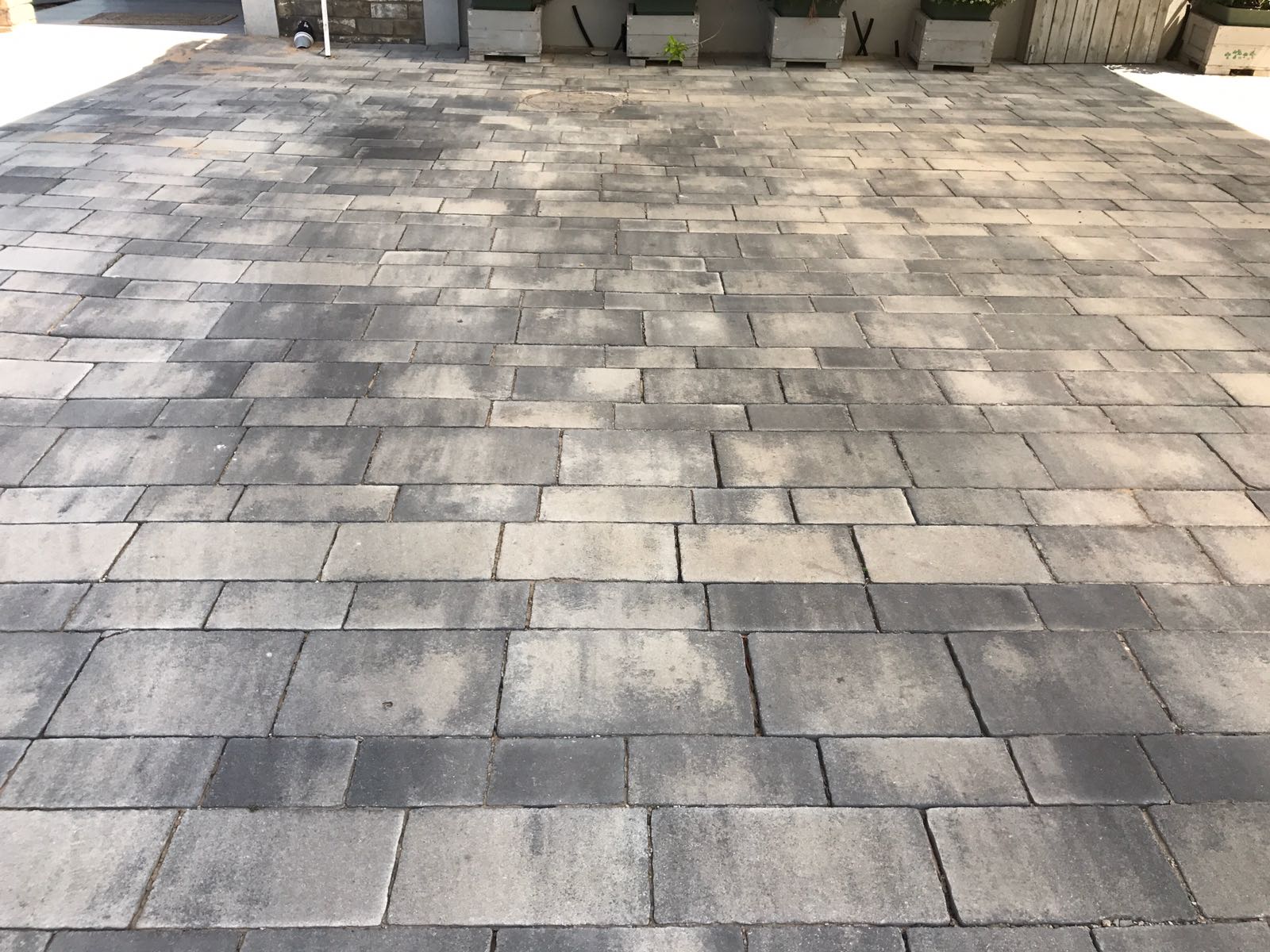 אבנים משתלבות ועבודות עפר ופיתוח