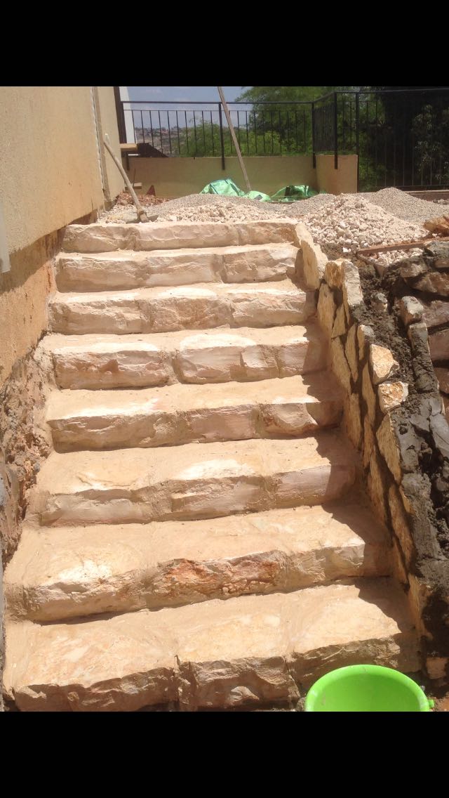 אבנים משתלבות ועבודות עפר ופיתוח