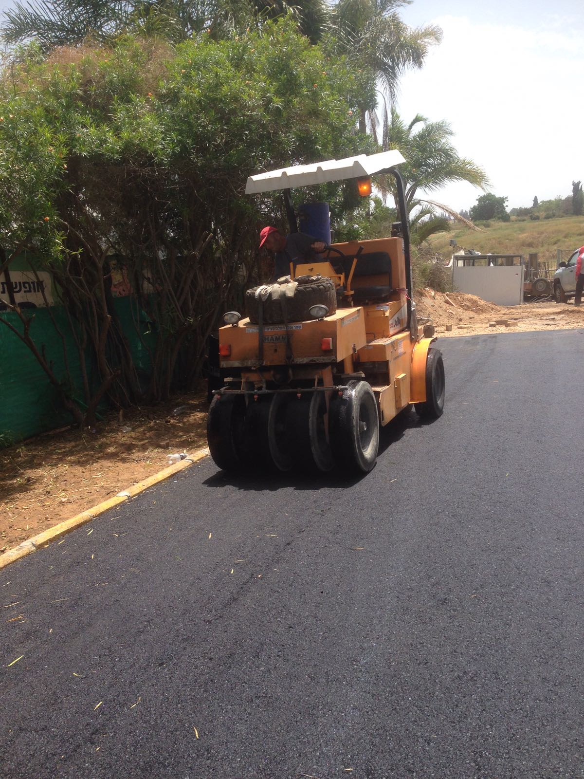 אבנים משתלבות ועבודות עפר ופיתוח