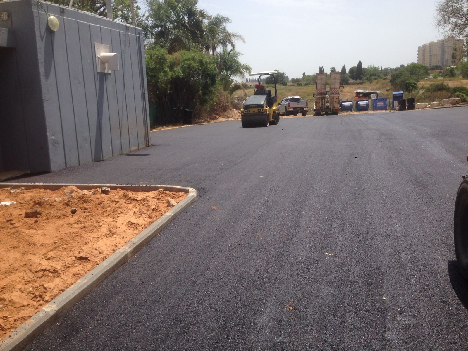 אבנים משתלבות ועבודות עפר ופיתוח