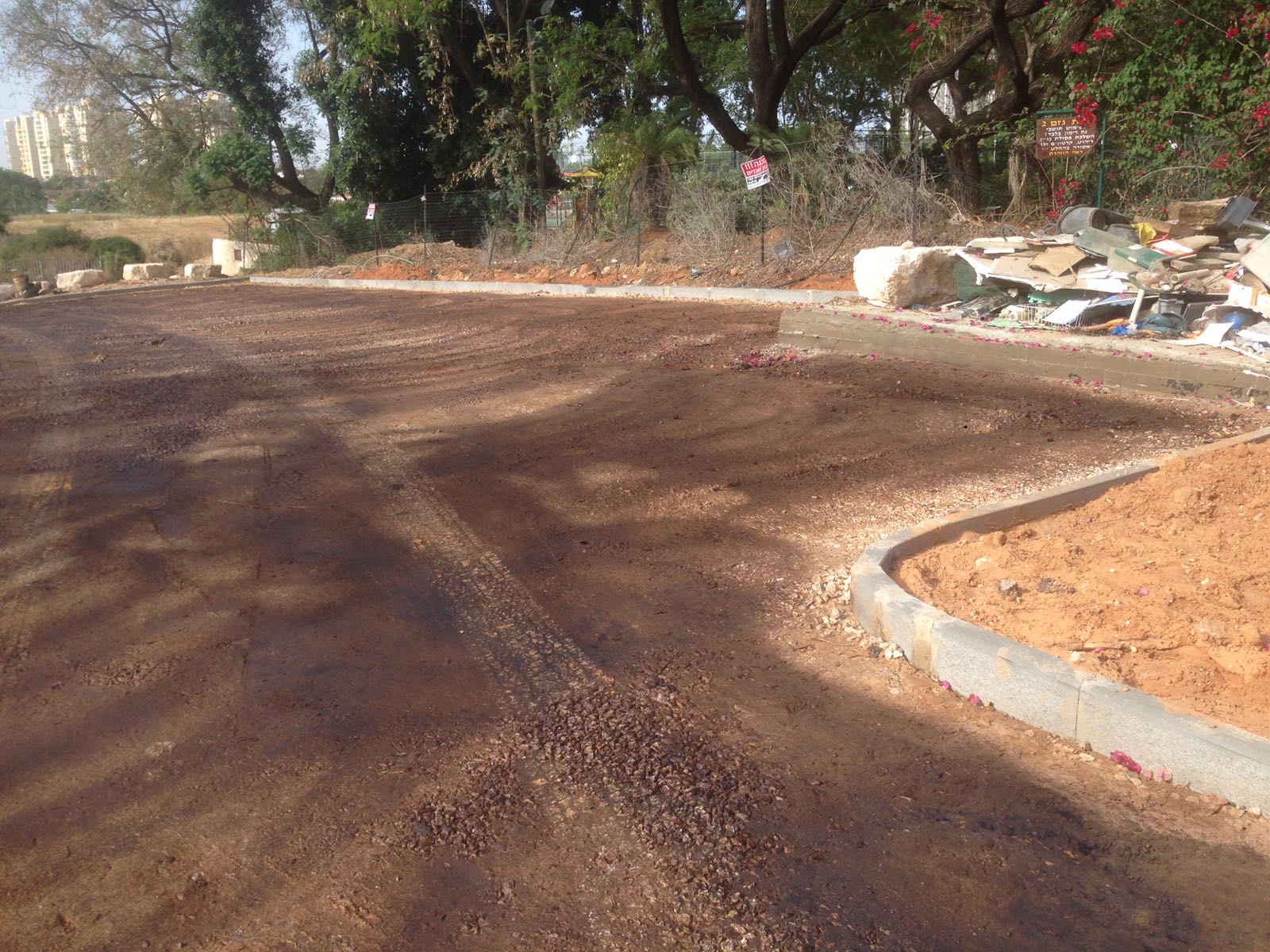 אבנים משתלבות ועבודות עפר ופיתוח