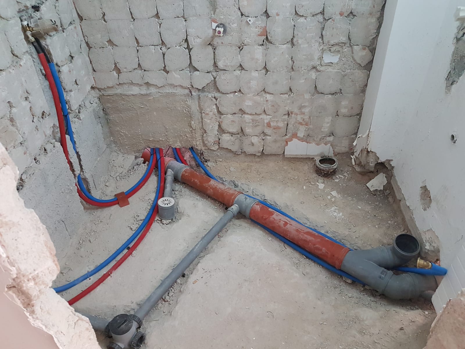 שיפוץ חדרי אמבטיה ושירותים קומפלט