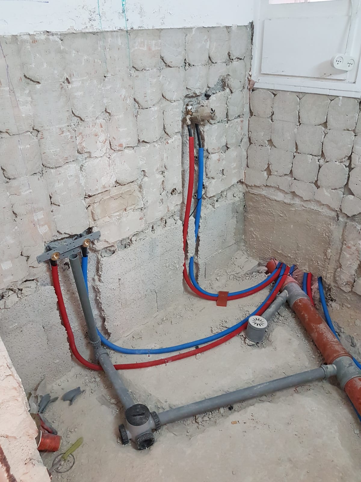 שיפוץ חדרי אמבטיה ושירותים קומפלט