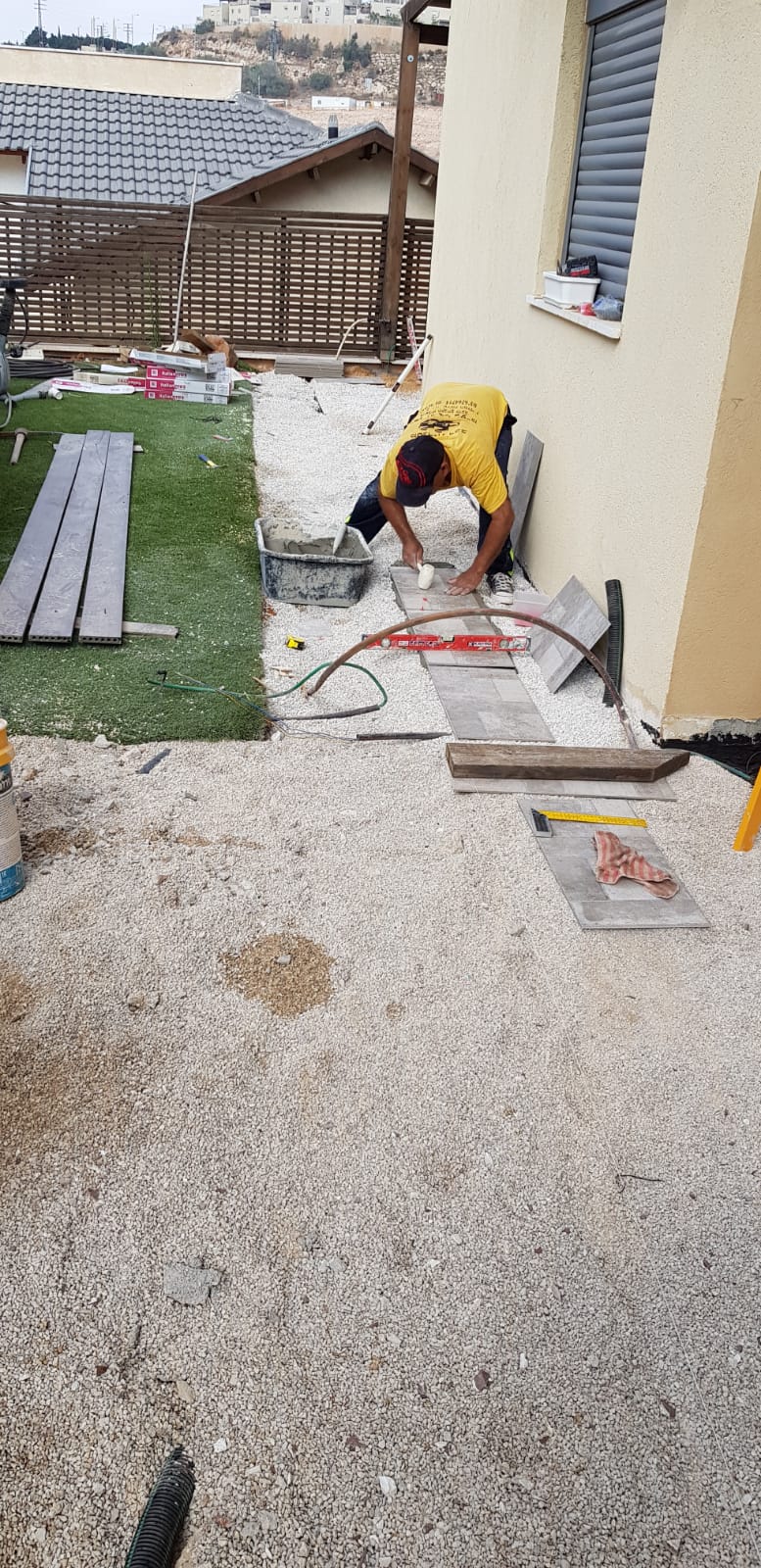 עבודות חצר וגינה